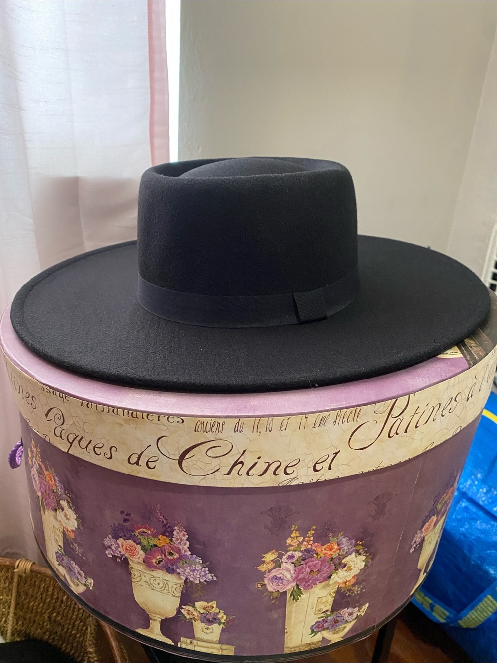 Lulu's Black Felt Wide Rim Hat W/ Hat Box